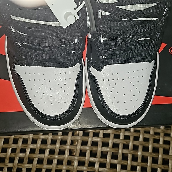 WMNS Air Jordan Retro High Satin Black Toe - Picture 12 of 14